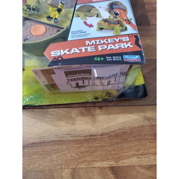 TMNT MICRO MUTANTA MIKEY'S SKATE PARK Playset 2016 - Picture 3 of 9